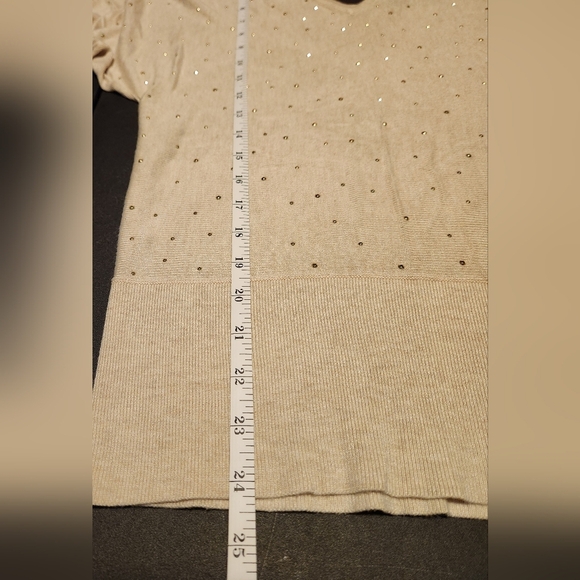 WHBM 3/4 Sleeve Double V Neck Blouse - Picture 10 of 10